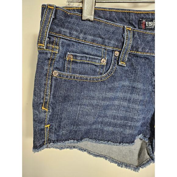 Ecko UNLTD Women's Shorts Size 3/4 Blue Dark Wash Denim Jean Pockets Raw Hem - Picture 2 of 13